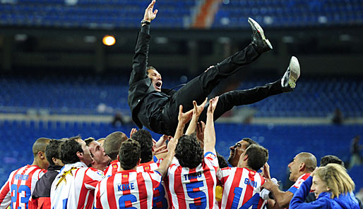 Atletico-Trainer Diego Simeone war nach dem Pokalsieg der gefeierte Mann! Den letzten Derby-Sieg gegen Real Madrid erlebte er übrigens noch als Spieler