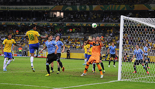 Doch dann gab es noch eine Ecke und Paulinho gelang der viel umjubelte Siegtreffer. Brasilien steht im Finale