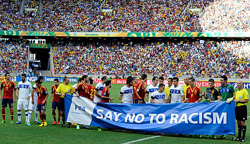 Vor dem Spiel sagten beide Mannschaften in ihrer Landessprache "No" zum Rassismus
