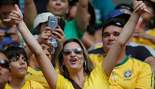 Auf den Rängen in Brasilia ging's recht bunt zu beim Eröffnungsspiel zwischen Brasilien und Japan