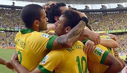 BRASILIEN - MEXIKO 2:0: In einer ansehnlichen Partie schlägt Gastgeber Brasilien die Mannschaft aus Mexiko mit 2:0