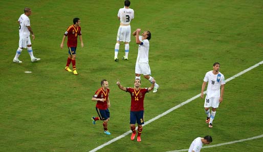 Spanien spielte mit einem echten Neuner. Roberto Soldado agierte in vorderster Spitze und rechtfertigte seine Aufstellung mit dem 2:0