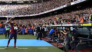56.000 Zuschauer kamen zur Vorstellung ins Camp Nou und feierten den Brasilianer frenetisch