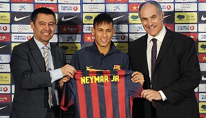 Welche Rückennummer der Youngster erhält ist noch nicht raus. "Neymar Jr." steht aber schon mal auf dem Trikot