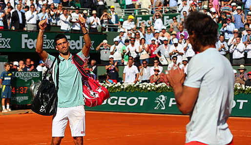 Rafa ist also weiter auf dem Weg zum möglichen achten French Open-Sieg. Ein tolles Bild: Der Sieger Nadal applaudiert dem Unterlegenen zusammen mit den Zuschauern.