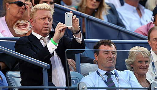 Das wollte sich auch Boris Becker nicht entgehen lassen, der gleich die Handycam zückt