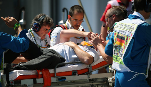 Der Schreckmoment des Rennens: Ein Kameramann erlitt in der Boxengasse Knochenbrüche und musste ins Krankenhaus gebracht werden