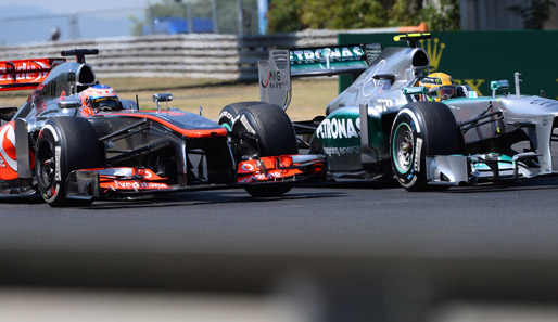 Dagegen zeigte Lewis Hamilton nach seinen Stopps, wie man auf frischen Slicks ohne Probleme an der Konkurrenz vorbeizieht