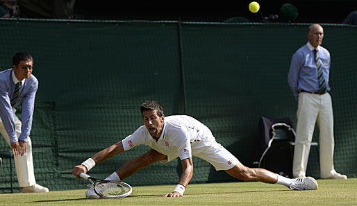 Novak Djokovic macht sich ganz lang. Gereicht hat es am Ende aber dennoch nicht