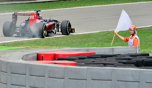 Sogar technische Defekte gab es mal wieder: Jean-Eric Vergne stellte seinen Toro Rosso Ferrari qualmend ab