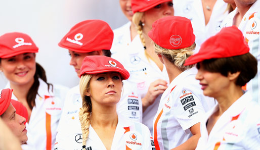 Finnisch kühl ging's auch bei McLaren zu. Ob die 50-Jahre-Jubiläums-Mütze für den Gesichtsausdruck verantwortlich war?