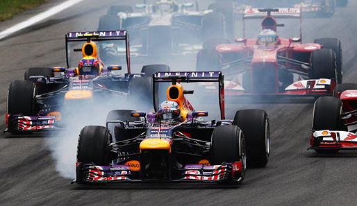 Sebastian Vettel erwischte in Monza einen mittelmäßigen Start, fing sich einen Bremsplatten ein und blieb doch in Führung