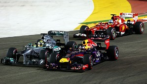 Die beiden Deutschen duellierten sich über mehrere Kurven spektakulär. Sebastian Vettel blieb vorn, während Fernando Alonso von Startplatz sieben auf den dritten Rang raste