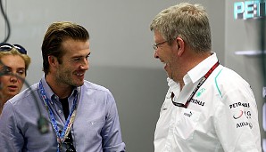 David Beckham verfolgte den Grand Prix von Singapur vor Ort. Hier im Gespräch mit Mercedes-Teamchef Ross Brawn