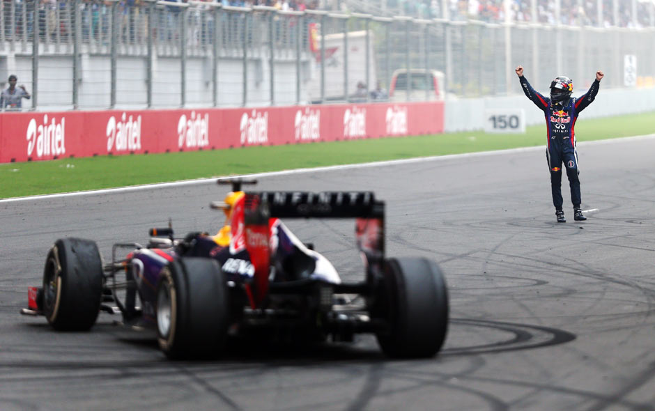 Vettels Ehrenrunde zu Fuß beschränkte sich auf die Zielgerade. Bei über fünf Kilometern wäre die ganze Strecke auch etwas lang gewesen