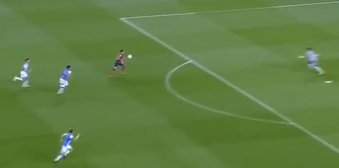 Der Ball kommt perfekt in den Lauf von Neymar und eröffnet Barca eine Großchance