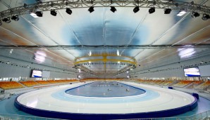 Bei den Eisschnelllaufwettbewerben im Adler Arena Skating Center sollen 8000 Leute die Halle zum Kochen bringen