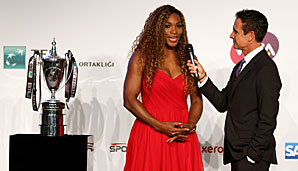 Gestatten: Die haushohe Favoritin. Serena Williams präsentierte ihr "kleines Rotes"...