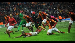 Im Anschluss an das Spiel feierte Galatasaray den Achtelfinaleinzug ausgiebig mit den Fans im Stadion