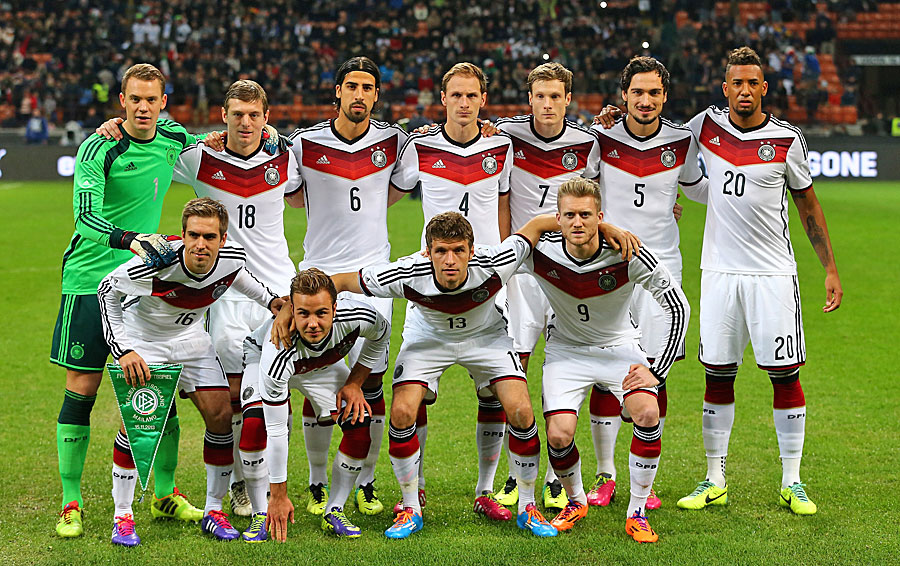 Italien - Deutschland: Das DFB-Team erstmals mit den neuen WM-Trikots. Schick!