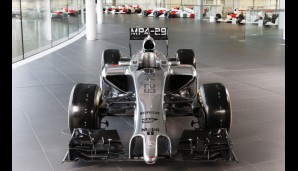 McLaren präsentierte sein Auto noch ohne den neuen Hauptsponsor, stattdessen prangte der Modellname auf den vorgesehenen Flächen
