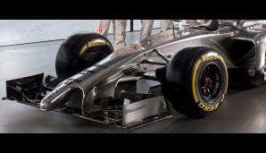 Leitbleche an allen Ecken - die Frontpartie des McLaren MP4-29 im Detail. Auch die großen Lufteinlässe an den Seitenkästen sind gut zu erkennen