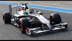 Und so sieht er wirklich aus: der Sauber C33 mit Esteban Gutierrez am Steuer in der Boxengasse von Jerez