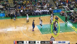 Im Beispiel gegen die Boston Celtics wartet Nowitzki wie in der Skizze auf der ballfernen Seite