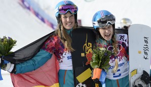 Im Snowboard-Parallel-Slalom räumt Deutschland ab. Anke Karstens (l.) holt Silber, Amelie Kober Bronze