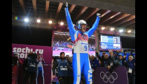 Jetzt schon einer der Momente in Sotschi: Armin Zöggeler feierte seine Bronze-Medaille überschwänglich. Es war das sechste Edelmetall bei seinen sechsten Olympischen Spielen