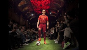 Cristiano Ronaldo präsentiert den revolutionären Fußballschuh Mercurial Superfly von Nike in Madrid