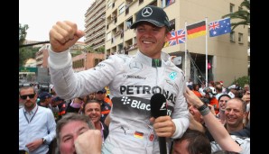 Nico Rosberg lässt sich unterdessen hochleben. Zweiter Monaco-Sieg in Folge!