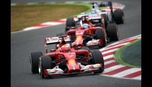 Bei Ferrari wird teamintern gekämpft: Fernando Alonso überholt Kimi Räikkönen noch, der mit einem Stopp weniger auskommt