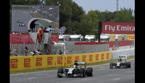 Erst vor der letzten Runde schloss Rosberg mit besseren Reifen auf Hamilton auf - für ein Überholmanöver war es zu spät