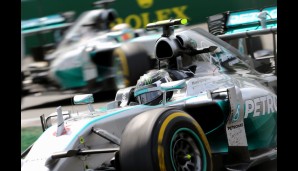 Der Mercedes ist für den Red Bull zu stark - Hamilton ist schnell wieder Zweiter und jagt Rosberg, bis die Technik spinnt