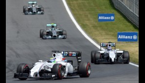 Danach entwickelte sich ein Formationsflug: Valtteri Bottas holte sich zunächst Platz 2 von Nico Rosberg zurück