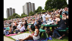 Längst gehört auch in Wimbledon Public Viewing zur Tradition. Bei der Partie von Murray wird's hier richtig voll