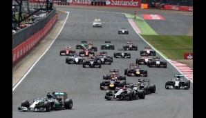 Dabei hatte das Rennen gut begonnen. Rosberg verteidigte die Führung mühelos, während Hamilton und die McLaren am schlecht gestarteten Vettel vorbeiflogen