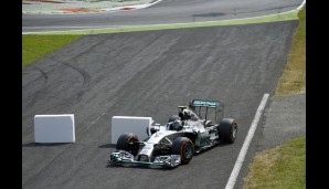 Weil er die Styropor-Hindernisse umkurven muss, verliert Rosberg bei seinem zweiten Ausritt zu viel Zeit