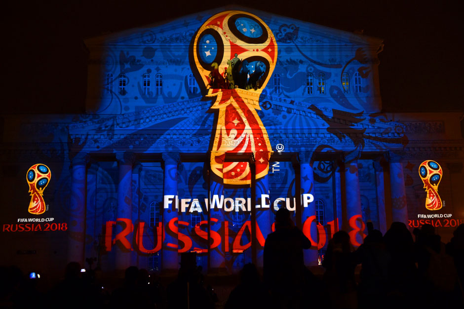 Ladies and Getlemen: Das offizielle Logo der Fußball-Weltmeisterschaft 2018 in Russland! Präsentiert wurde das gute Stück auf spektakuläre Weise...