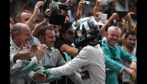 Am Ende gewann Nico Rosberg vor Lewis Hamilton und darf sich vom Team...