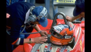 Platz 5, Gilles Villeneuve vs. Didier Pironi: In Imola rasten die Ferrari 1982 an der Spitze des 14 Autos großen Feldes, während die FOCA-Teams boykottierten. Die Scuderia-Leitung hielt ihren Fahrern Schilder mit der Aufschrift "Slow" entgegen.