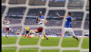 Noch mal Bayern, noch mal Schalke: Neuzugang Robert Lewandowski erzielt sein erstes Bundesliga-Tor für die Münchener. Am Ende heißt's 1:1