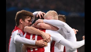 Ein niederländischer Jubelknäuel. Ajax schießt Apoel aus dem Stadion