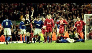Ausgerechnet im Derby gegen Stadtrivale FC Everton sah Steven Gerrard für ein Foul an Kevin Campbell die erste Rote Karte seiner Karriere
