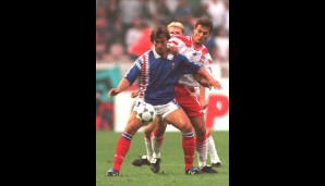 Doch obwohl seine Leistungen stetig gut waren, kam er in der Equipe Tricolore kaum zum Einsatz. Sein Fehler war mitentscheidend für das Nicht-Erreichen der WM 1994