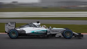 Ser Mercedes W06 ging in Silverstone zum Rollout erstmals auf die Strecke