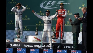 Die Party im Anschluss fiel entsprechend aus: Hamilton, Rosberg und Vettel ließen es bei der Siegerehrung ordentlich krachen