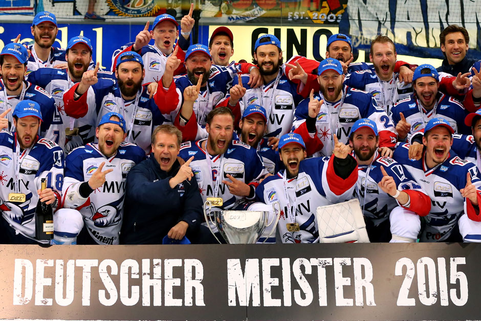 So sieht er aus: Der Deutscher Meister 2015, die Adler Mannheim!