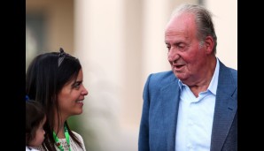 Das ganze Wochenende über treffen sich in Bahrain die Mächtigen. Hier plaudert Ex-König Juan Carlos von Spanien mit Pastor Maldonados Frau Gabriela